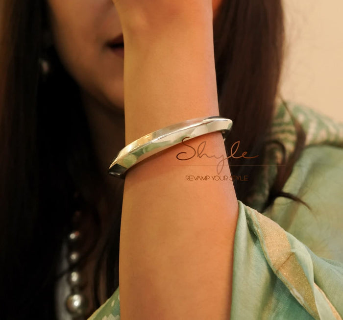 Adya Fine Versatile Kada model