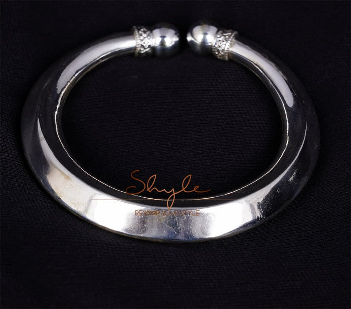 Adya Fine Versatile Kada back