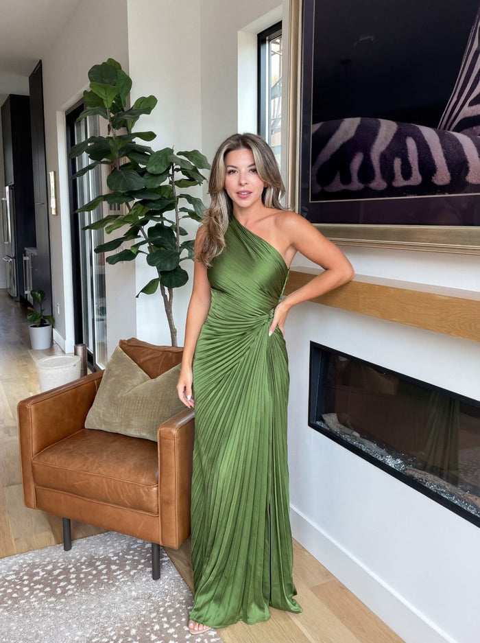 Aurelia – One-Shoulder Pleated Dress 🖤