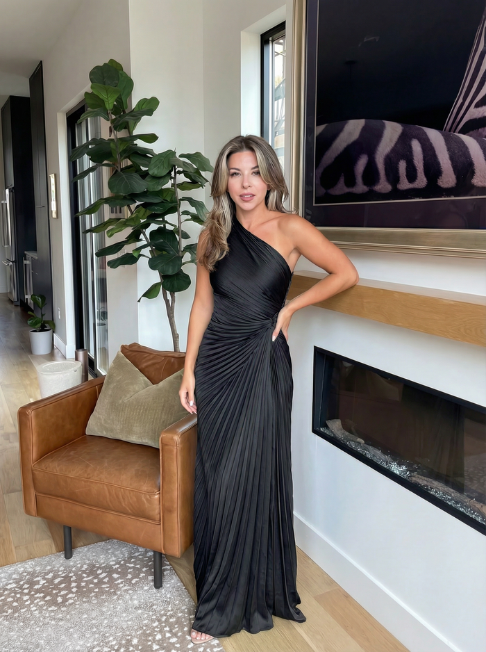 Aurelia – One-Shoulder Pleated Dress 🖤