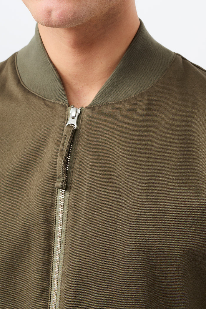 Bomberjacke mit Rippenbund aus Bio-Baumwolle (Stone Moss)