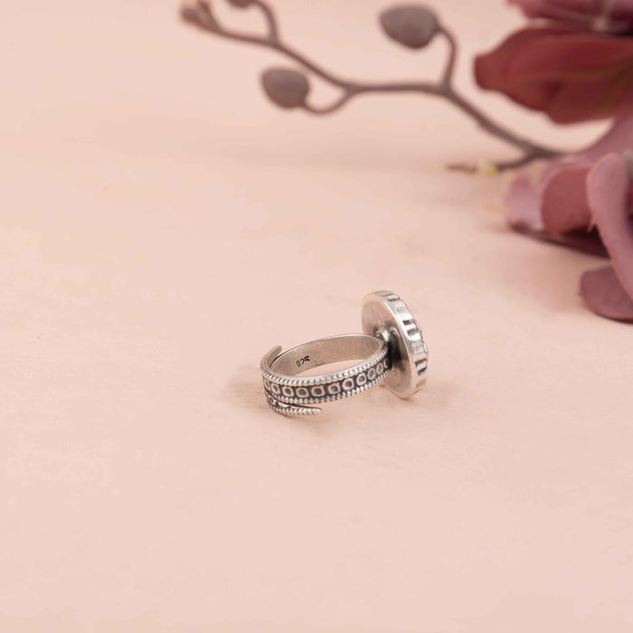 Mizoya Embossed Flower Sadabahaar Ring