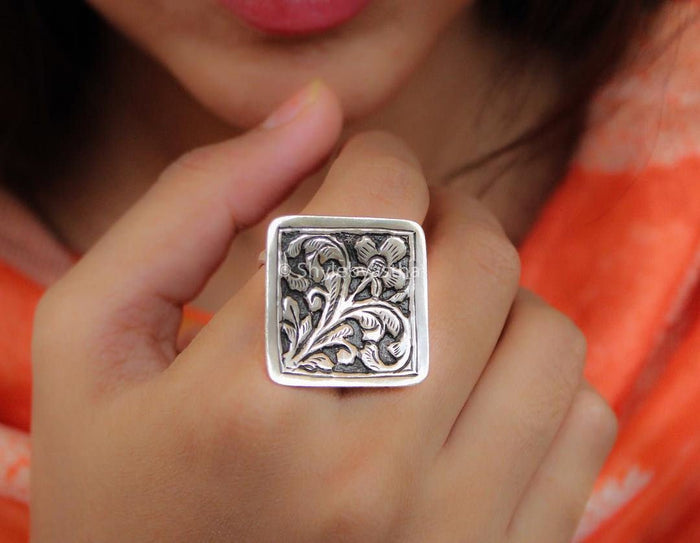 Moh Chitai Flower Art Square Ring