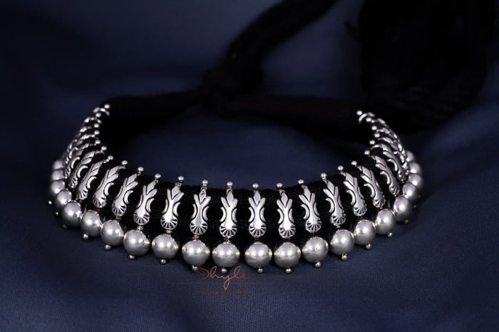 Moh Classic Ball Choker