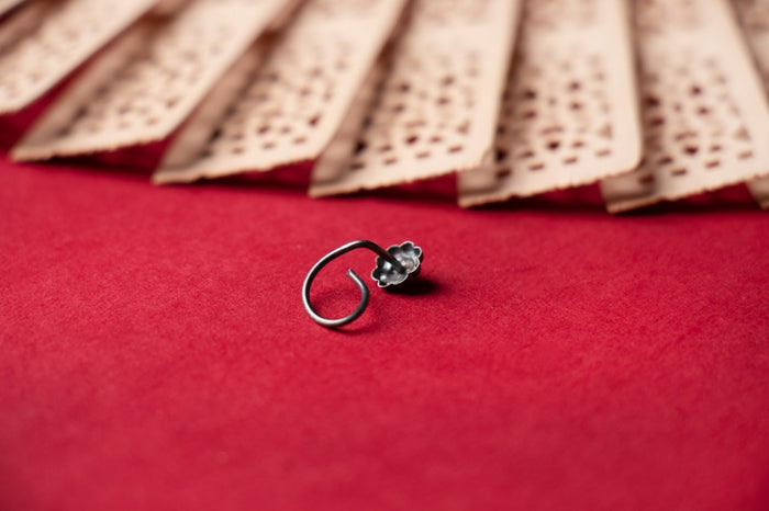 Moh Embossed Flower Motif Nose Ring