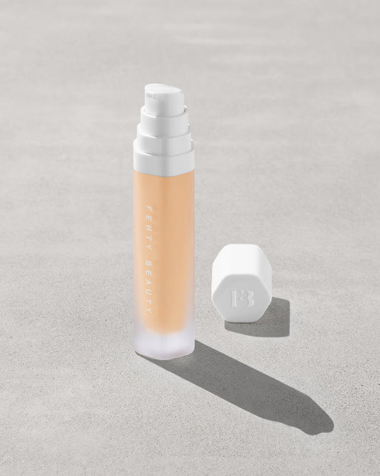 Soft'lit Naturally Luminous Longwear Foundation — 220